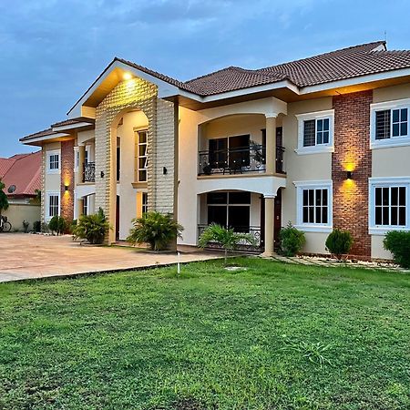 Seyramz Palace - Free Airport Pick Up - High Speed Starlink Wifi - Car Rental Tamale Exterior foto