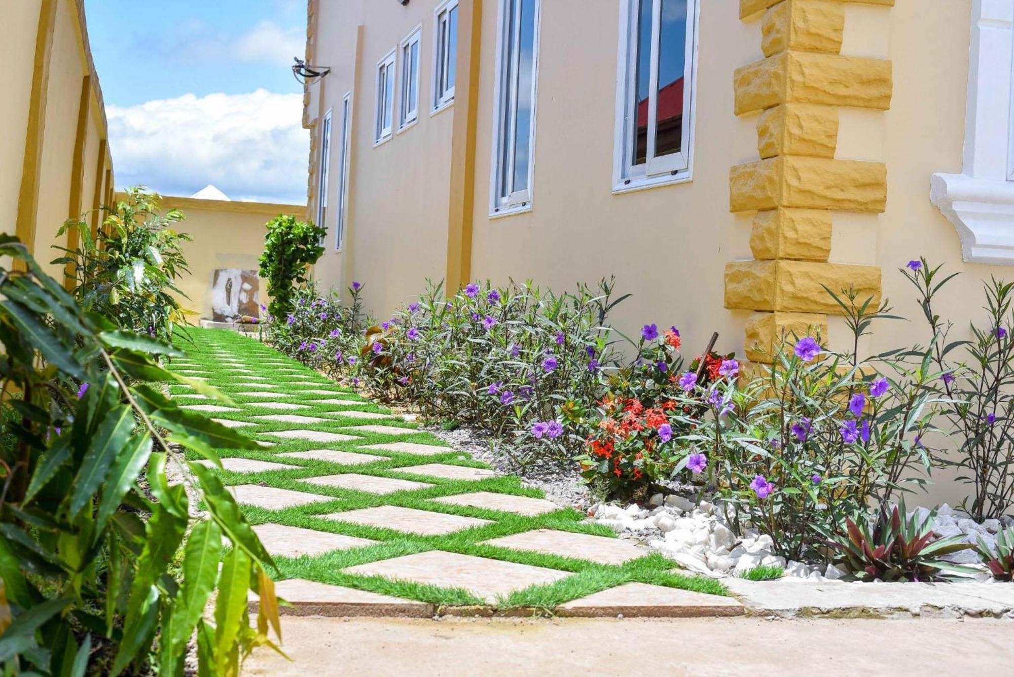 Seyramz Palace - Free Airport Pick Up - High Speed Starlink Wifi - Car Rental Tamale Exterior foto