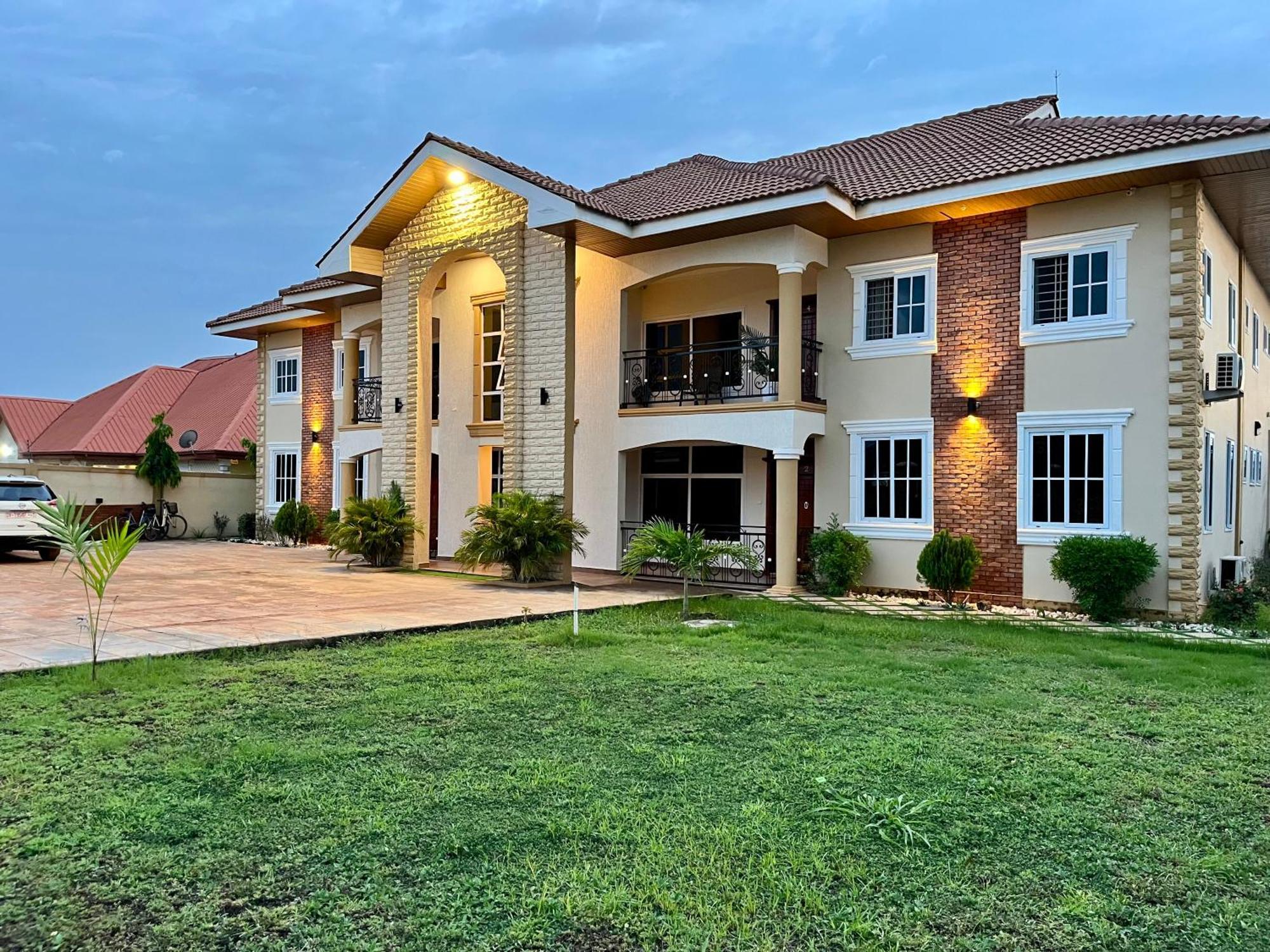 Seyramz Palace - Free Airport Pick Up - High Speed Starlink Wifi - Car Rental Tamale Exterior foto