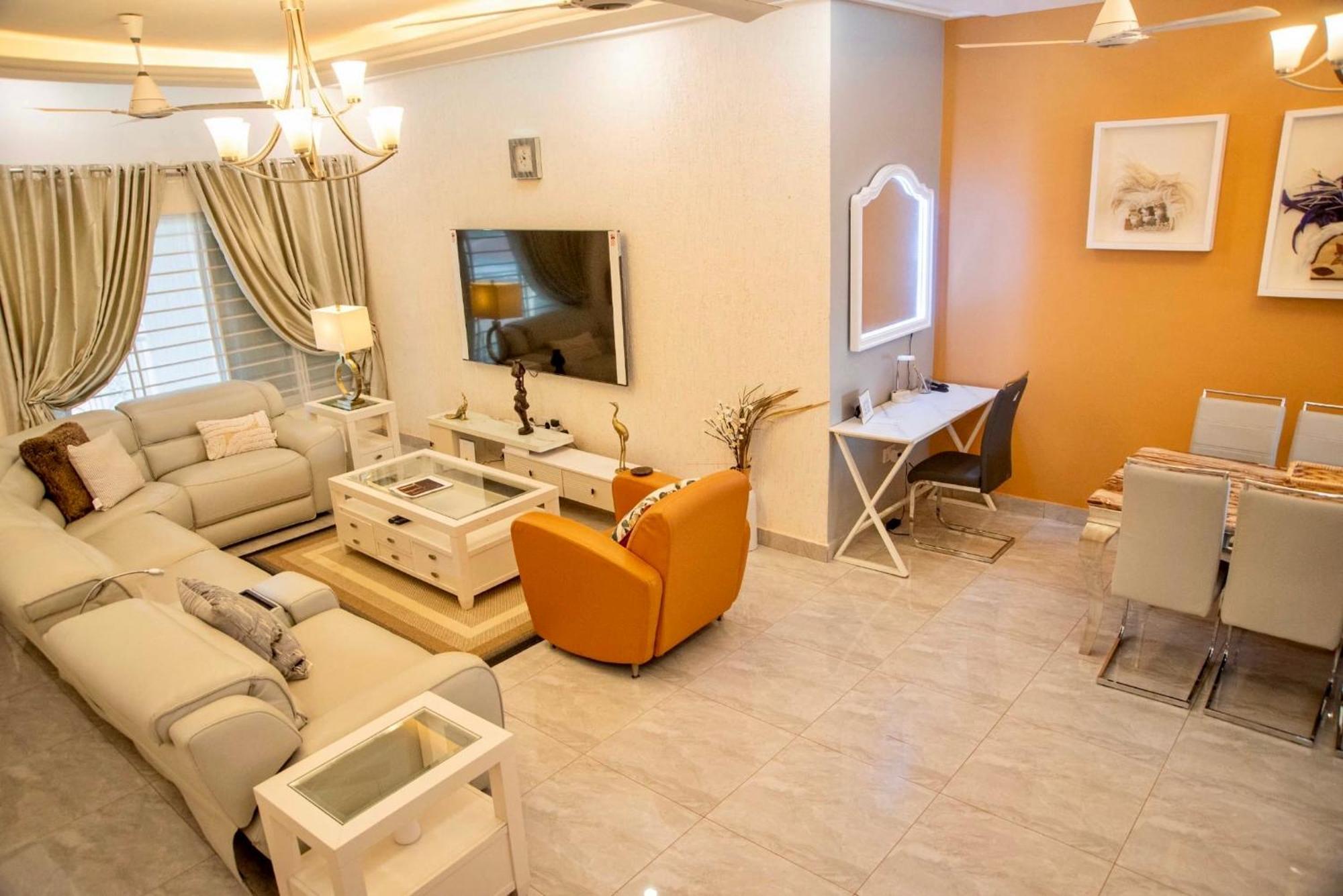 Seyramz Palace - Free Airport Pick Up - High Speed Starlink Wifi - Car Rental Tamale Exterior foto